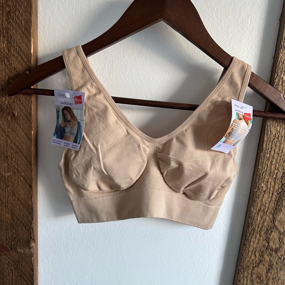 NEW Hanes Cozy Seamless Women's Wireless Bra Nude Size Small